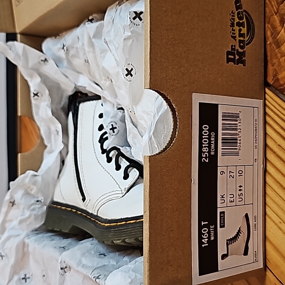 Dr. Martens Boots, White, Toddler Size 9 - Picture 7 of 7